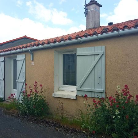 La Maisonnette Des Louves - Gite Rural Avec Jardin Barbechat 외부 사진